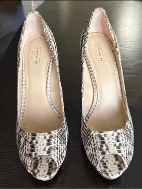Coach Genuine Exotic Snakeskin Leather 4" Heels Peep Toe Ivory Beige Women’s